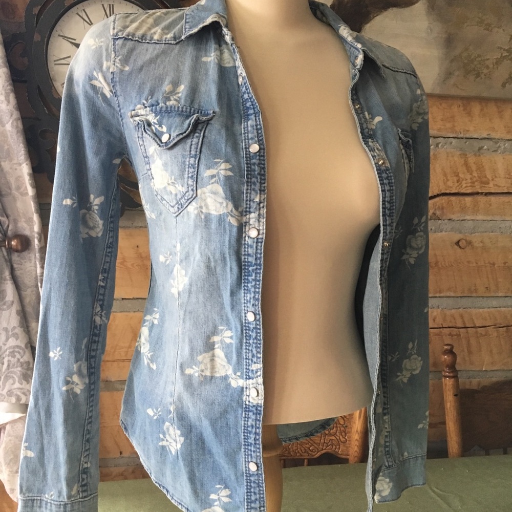 Denim jacket with white roses